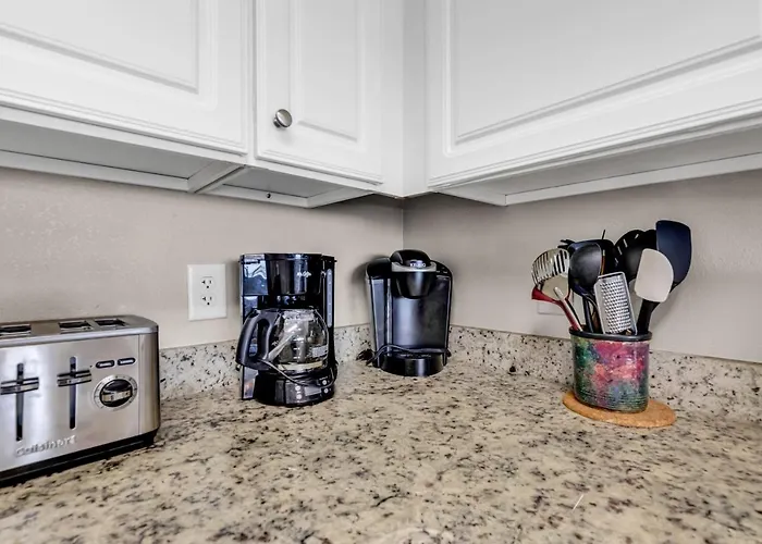 Breathtaking 2Br Condo W Floor-To-Ceiling Windows Overlooking Ocean